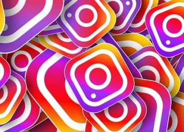 "Instagram me fait vivre" : qui sont ces jeunes qui lâchent tout pour devenir influenceurs sur les réseaux sociaux ?